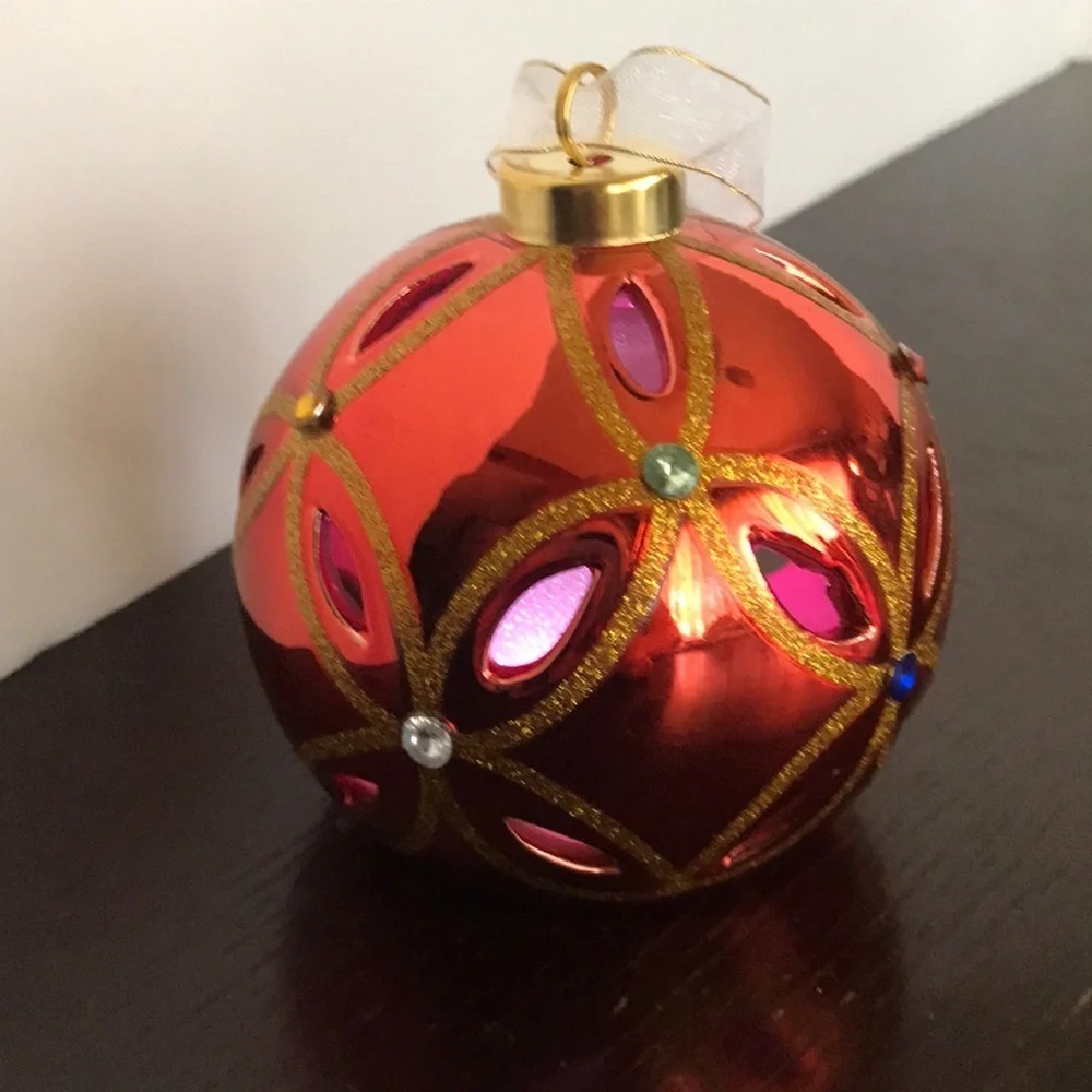Color-changing holiday decor lighted bulb